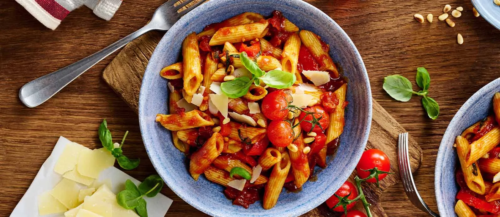 Penne arrabiata com molho de tomate e malagueta