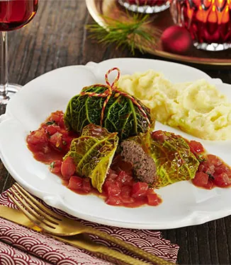Rolos de couve lombarda com molho de tomate aromatizado