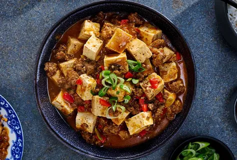 Mapo tofu com carne de vaca picante e crocante de malagueta