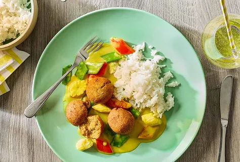 Almôndegas de lentilhas crocantes com molho de caril