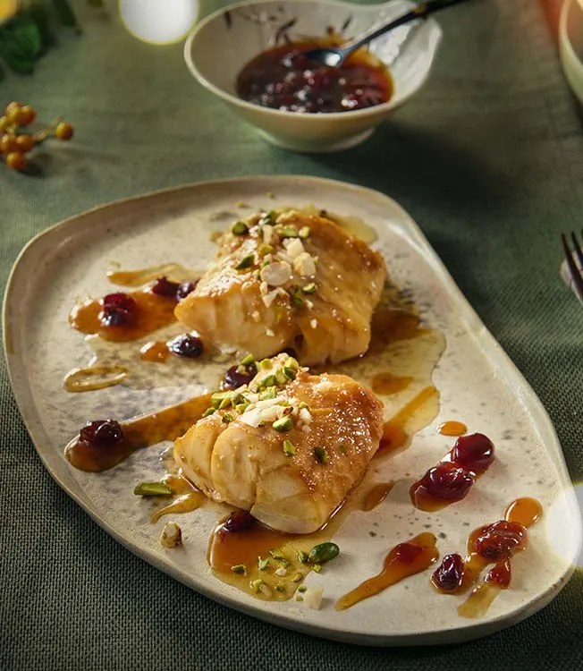 Bacalhau com arandos e miso e cobertura de frutos secos