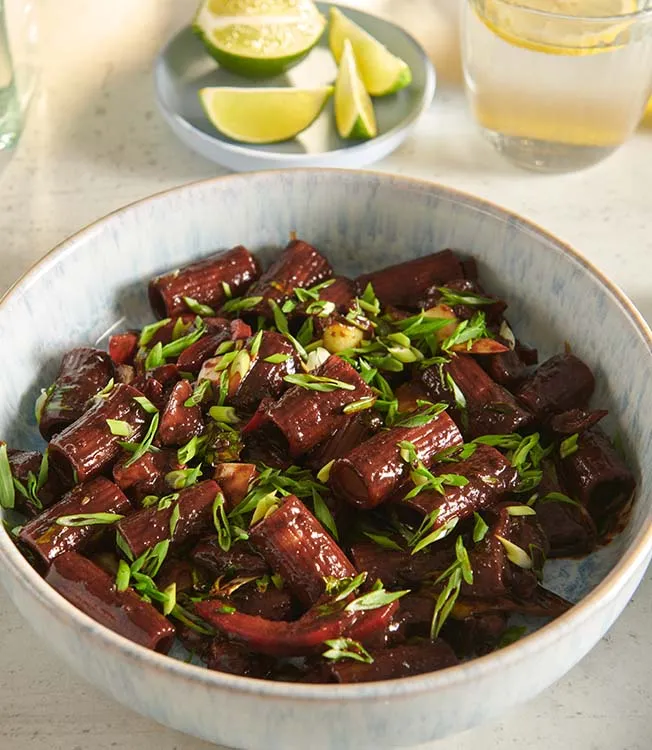 Rigatoni com frango de churrasco coreano