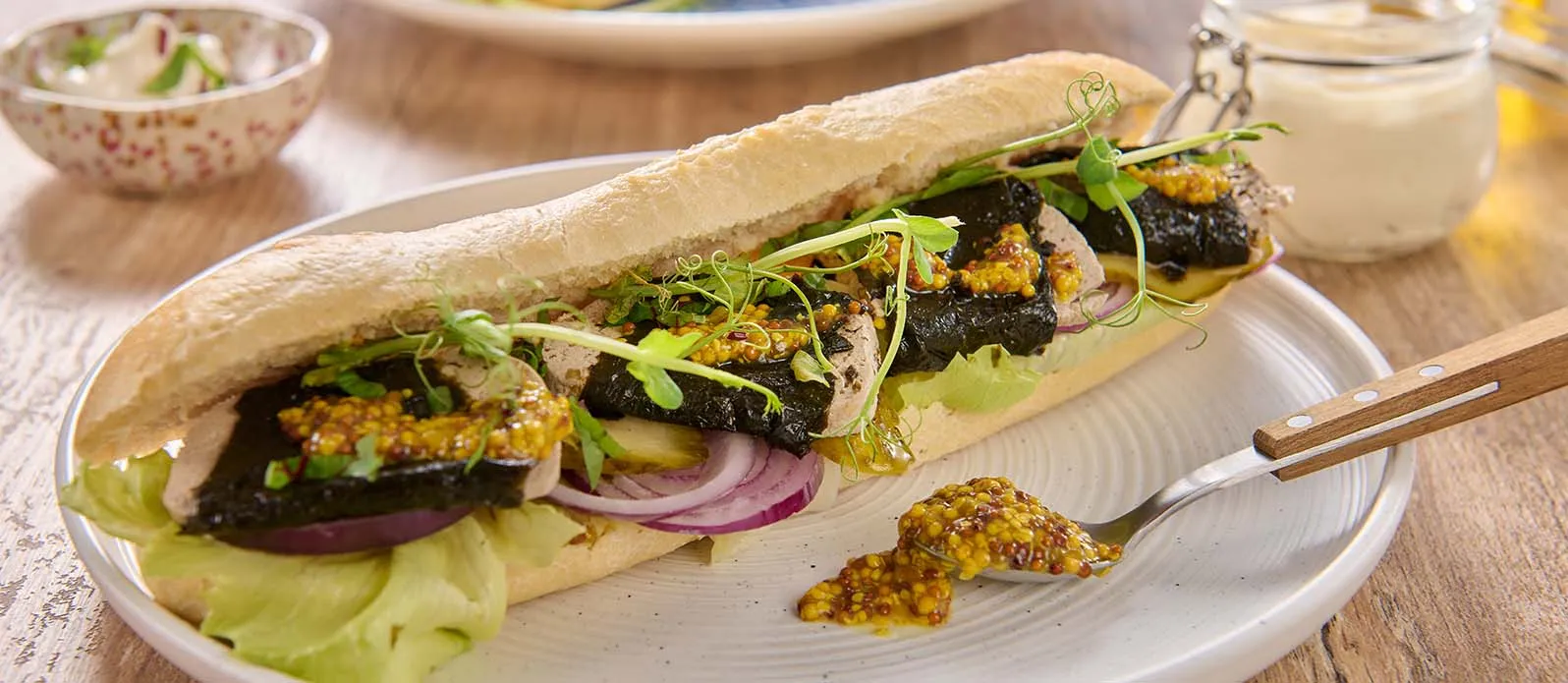 Sanduíche sueca com tofu tipo arenque
