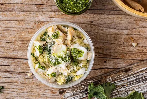 Risoto cremoso com couve kale e bacalhau