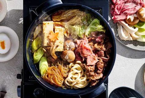 Sukiyaki com carne de vaca e tofu