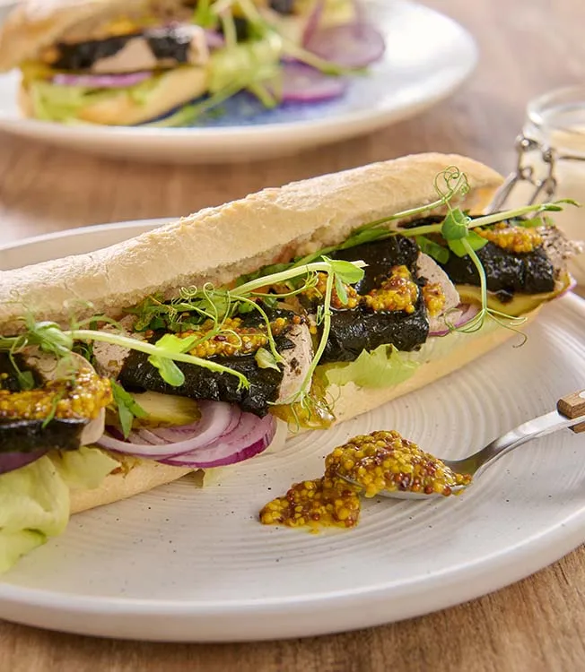 Sanduíche sueca com tofu tipo arenque