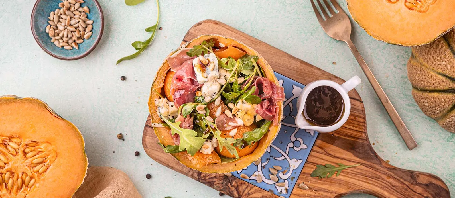 Salada de rúcula com melão e presunto
