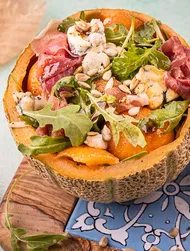 Salada de rúcula com melão e presunto
