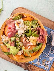 Salada de rúcula com melão e presunto