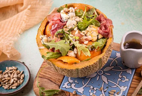 Salada de rúcula com melão e presunto