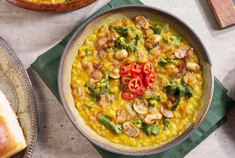 Dal de lentilhas vermelhas com cebola e mirin