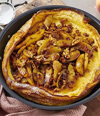 Panqueca holandesa com maçã e avelãs - fácil de preparar