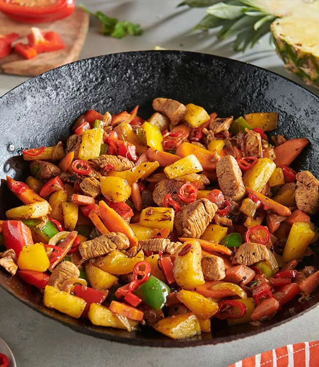 Salteado de frango e pimentos com ananás e malagueta