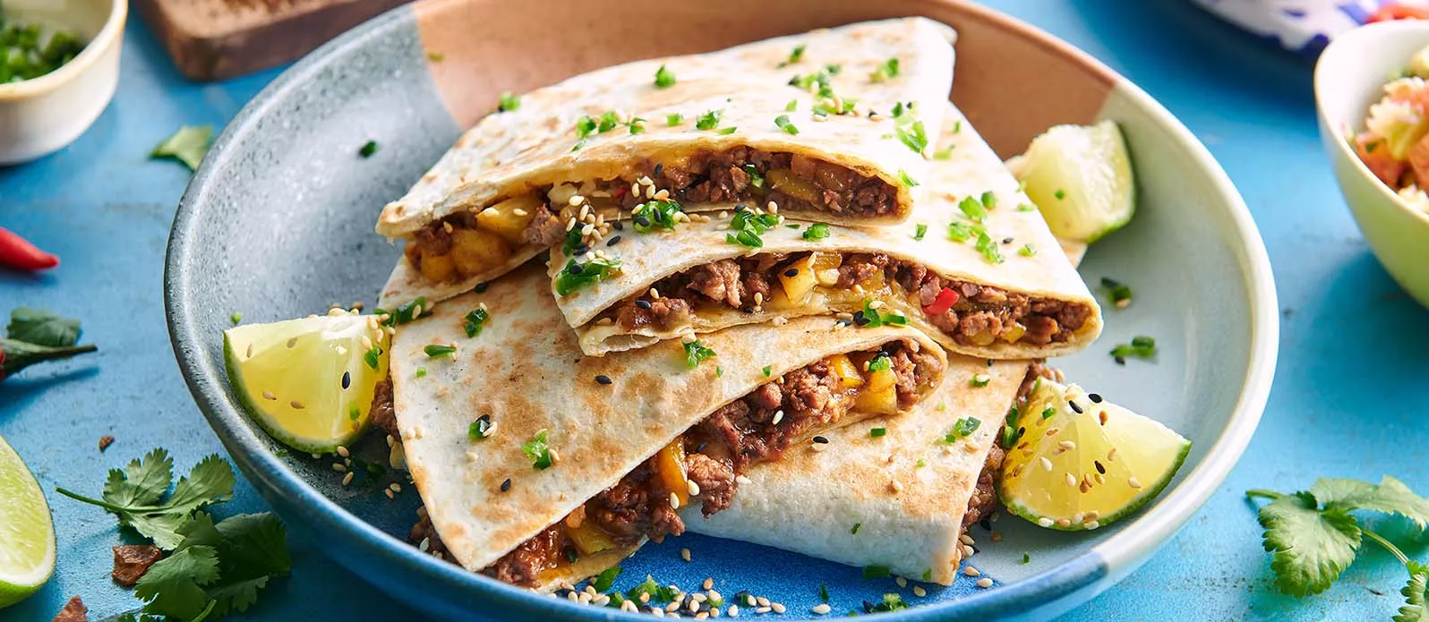 Quesadilla asiática de pato com fruta