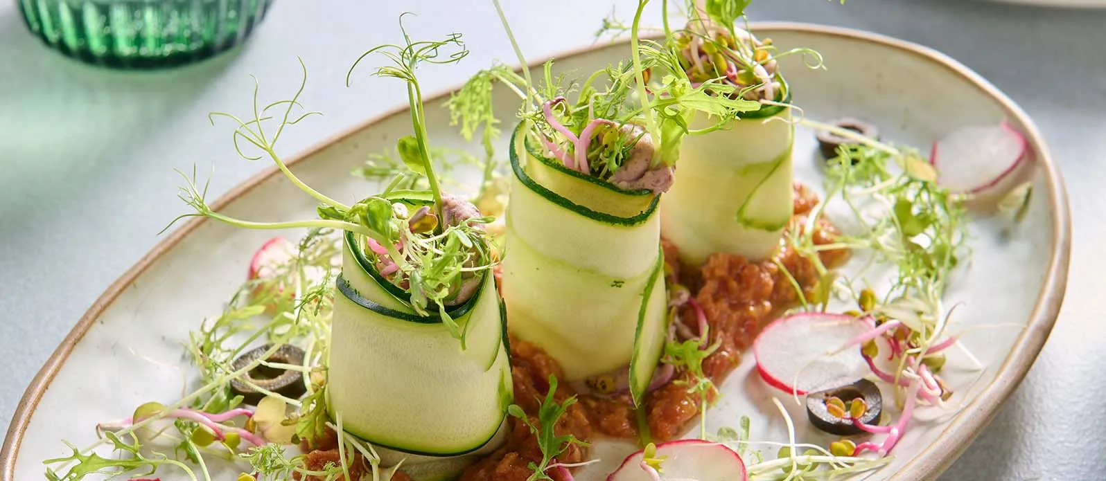 Cannellonis de courgette com feijão e ervilhas