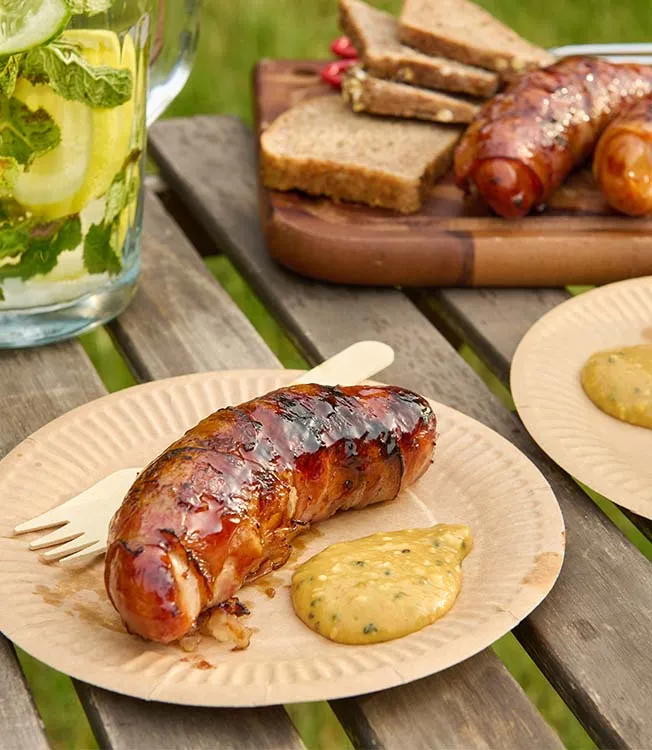 Salsichas recheadas com queijo e jalapenho