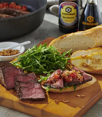 Rosbife Yakiniku sobre baguete torrada