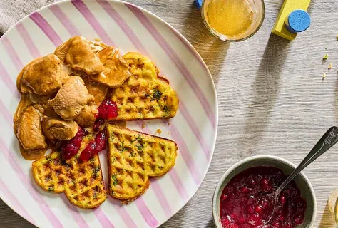 Vitela fatiada com waffles de batata-doce