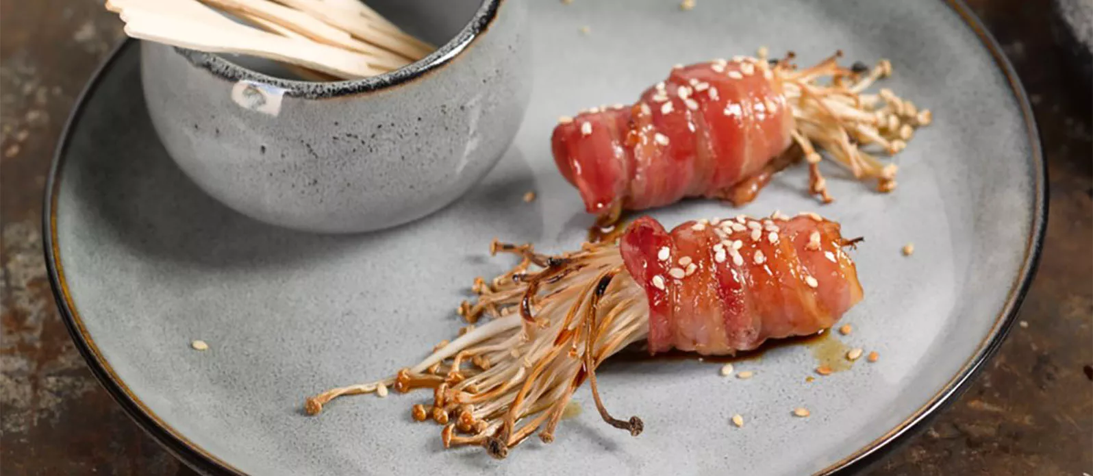 Wraps de Enoki e Bacon