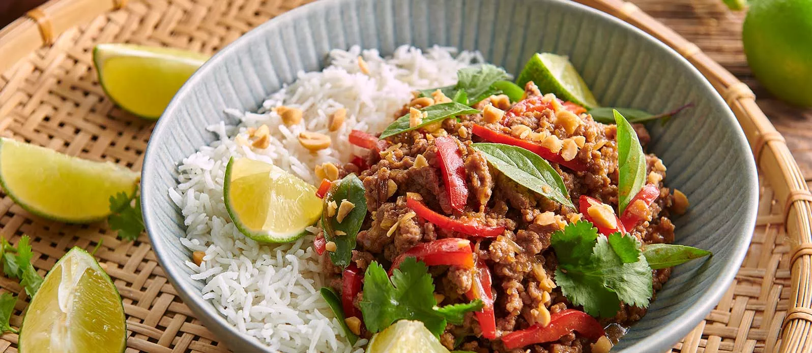 Pad Krapao: carne de vaca com amendoins e manjericão tailandês