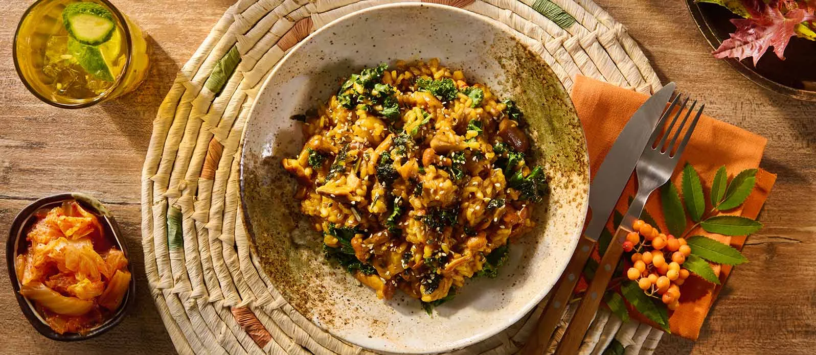 Jambalaya com cogumelos de outono, açafrão, couve kale e furikake