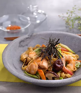 Massa salteada à moda japonesa