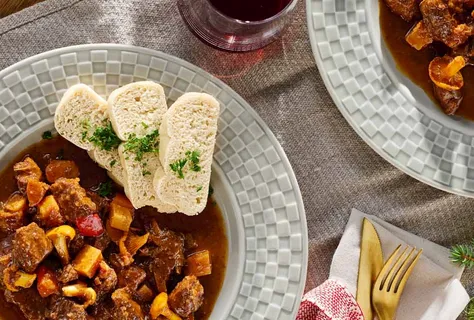 Goulash boémio de veado com cogumelos