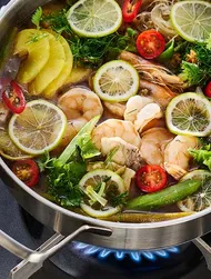 Lẩu cá chua vietnamita — hot pot com peixe