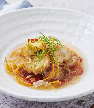 Peixe frito em molho agridoce