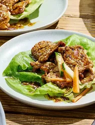 Bulgogi de porco com alface