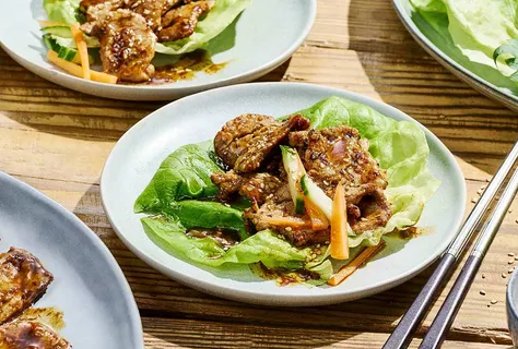 Bulgogi de porco com alface