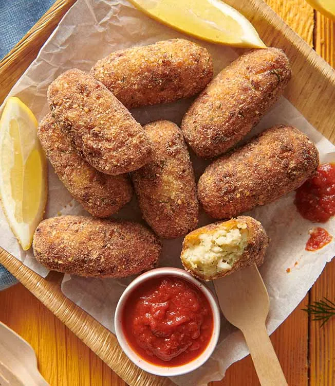 Pastéis de bacalhau com molho de tomate