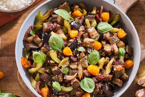 Beringela salteada com tomates secos