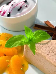 Parfait de mel e soja com laranjas perfumadas e zabaione de vinho quente
