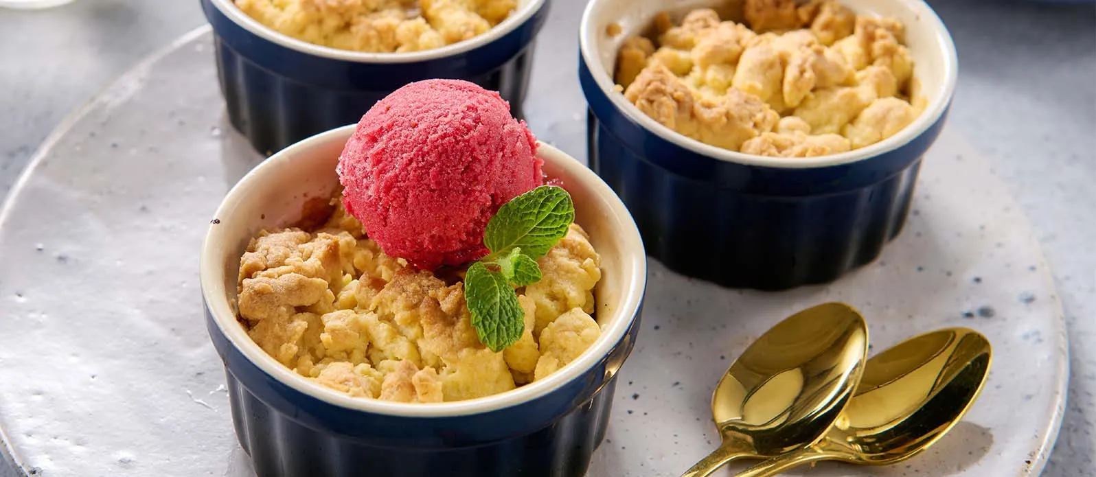 Crumble de pera e maçã com cobertura vegetal