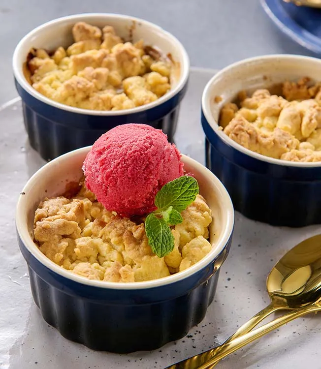 Crumble de pera e maçã com cobertura vegetal