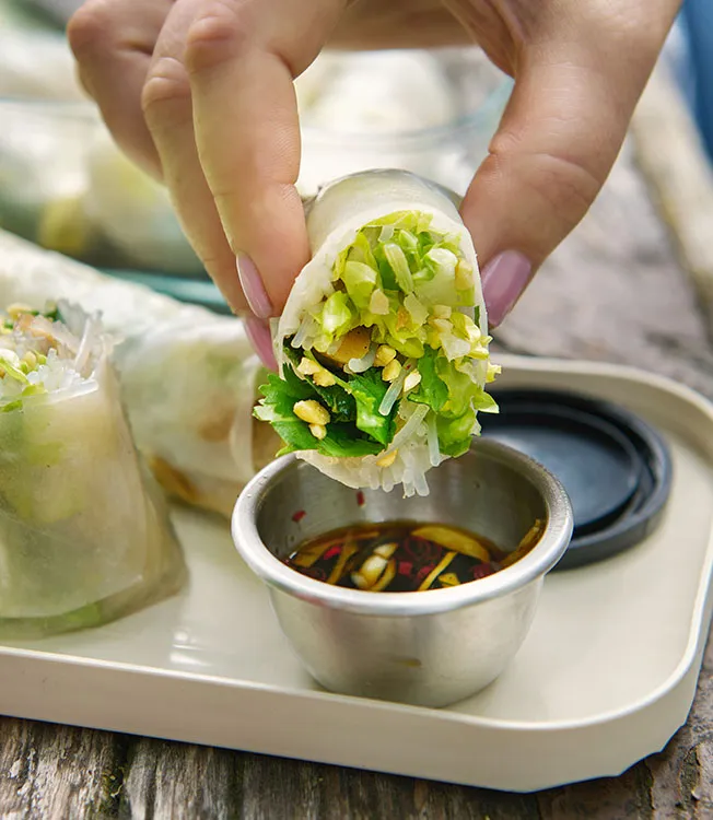 Crepes com cogumelos ostra e molho vietnamit