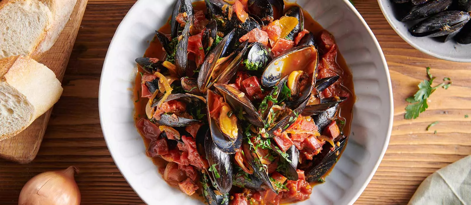 Guisado espanhol de mexilhões e chouriço
