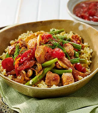 Taça vitalidade de frango e millet com vegetais Kimchi