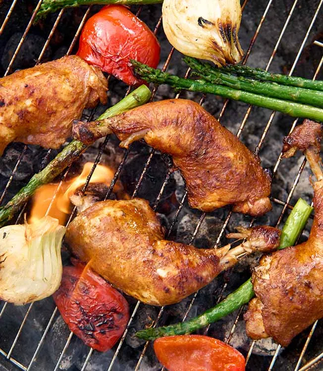 Perna de frango grelhada lentamente com molho de endro