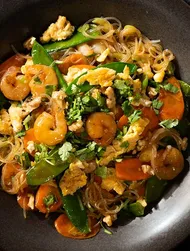 Noodles teriyaki com camarão-tigre