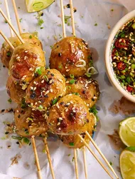 Bolinhas de peixe tailandesas com molho tamari
