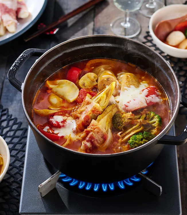 Hot pot picante de tomate e kimchi