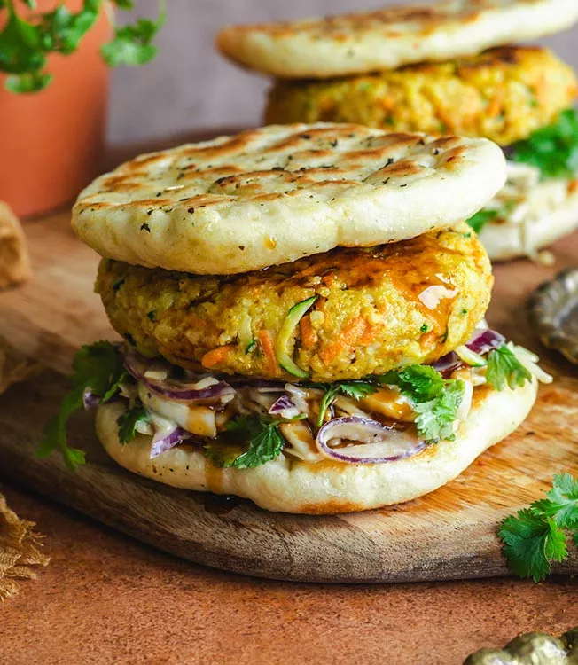 Hambúrguer vegetariano exótico da Índia