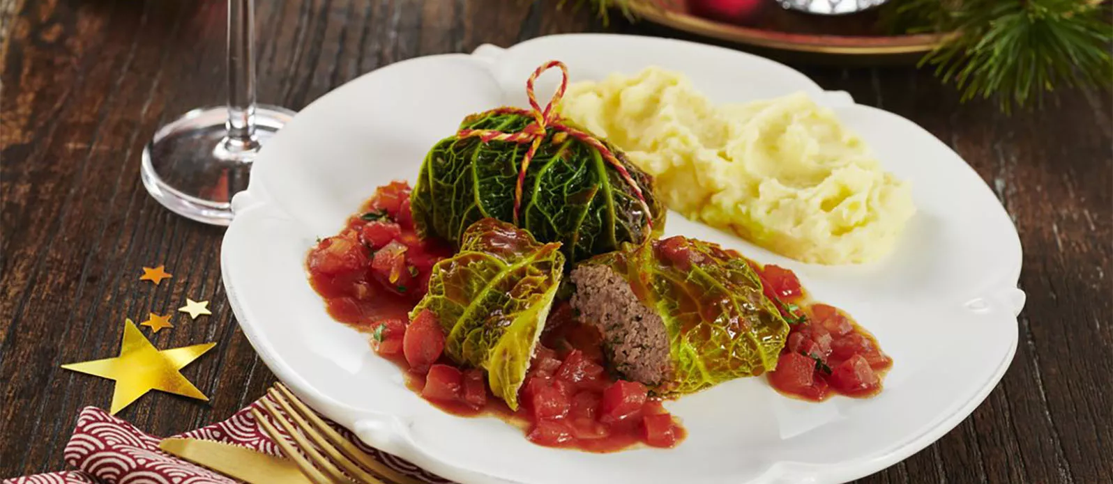 Rolos de couve lombarda com molho de tomate aromatizado