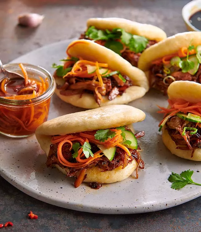 Bao de cogumelos ostra desfiados