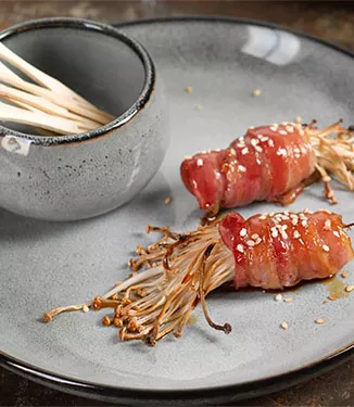 Wraps de Enoki e Bacon