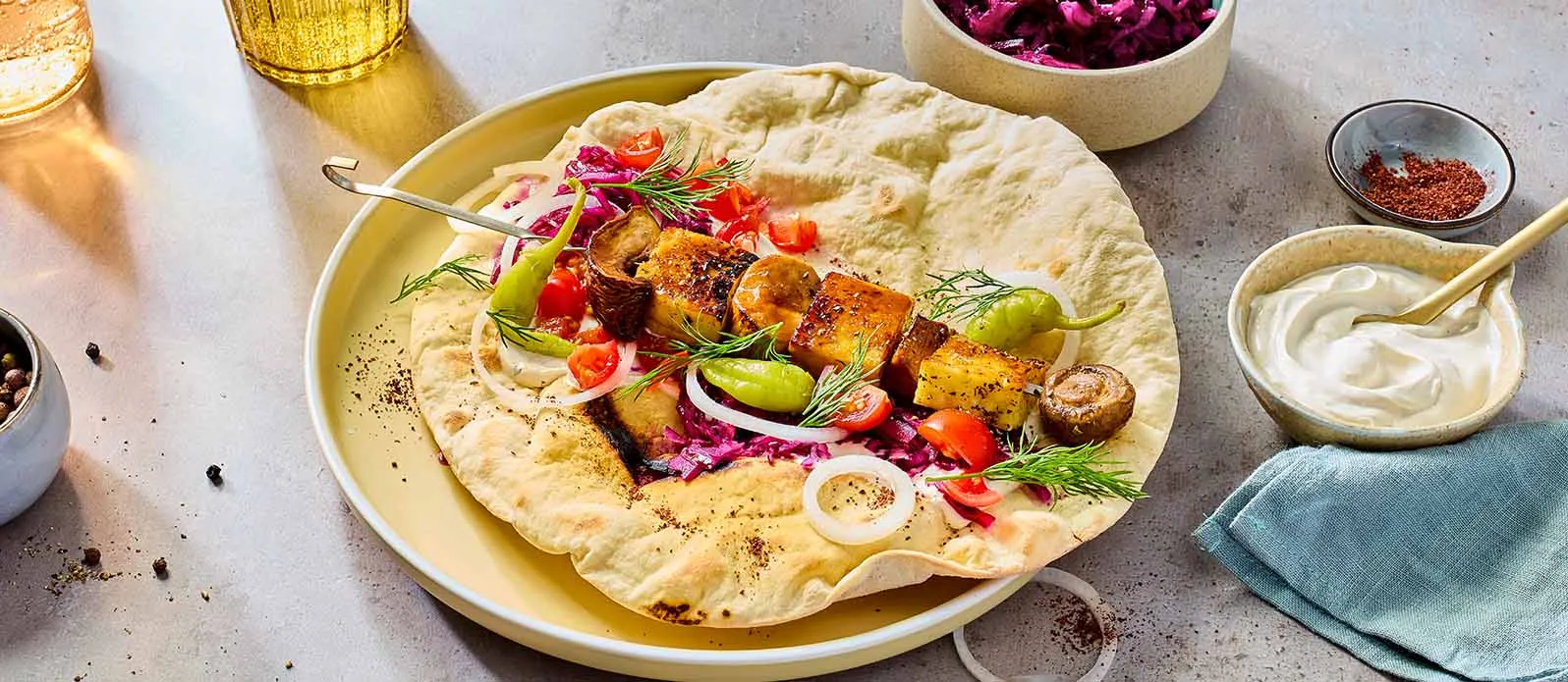 Shwarma de cogumelos halloumi com ponzu em pão pita