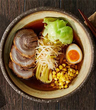 Ramen de molho de soja autêntico