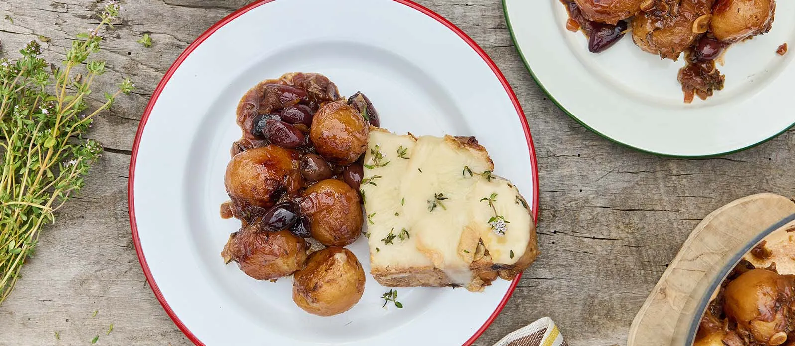 Guisado de batata e kalamata com queijo raclette